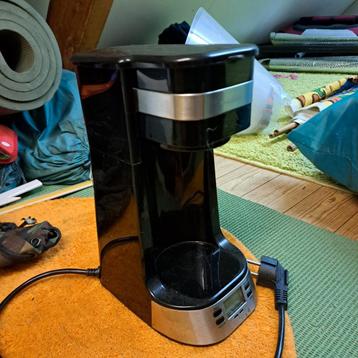 Te H'sum: Klein 1-2 persoons koffiezetapparaat +thermobeker beschikbaar voor biedingen