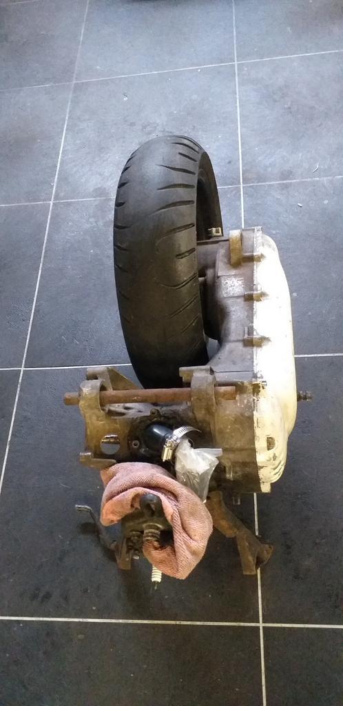 Minarelli horizontaal blok lc aprilia sr max, Fietsen en Brommers, Brommeronderdelen | Scooters, Gebruikt, Aprilia, Blok, Ophalen