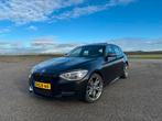 BMW 1-Serie M135i - Met Garantie - XDrive-HK, Auto's, Lichtsensor, Zwart, 320 pk, Zwart