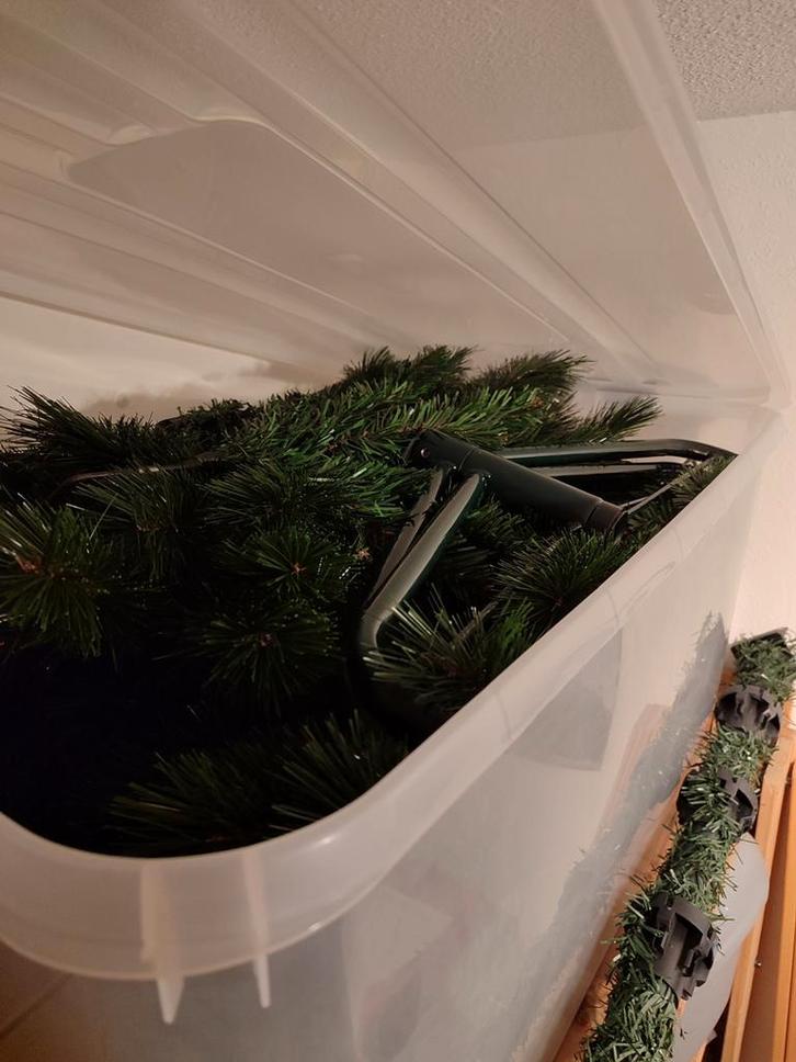 Complete kerstboom 213 cm + Curver opbergbox + lampjes, Diversen, Kerst, Ophalen