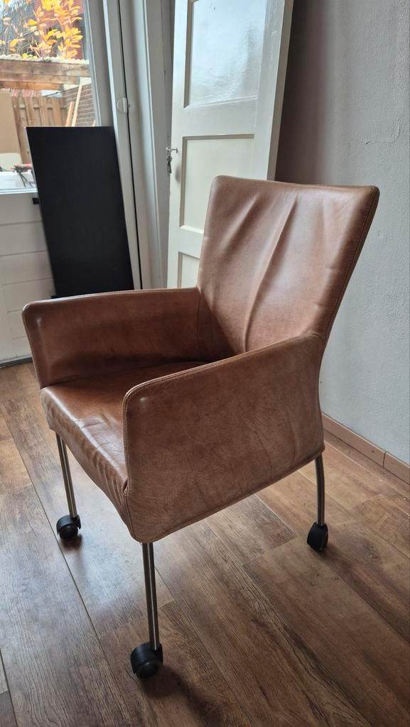 6 bruine lederen eettafel stoelen met wieltjes, Huis en Inrichting, Stoelen, Gebruikt, Vijf, Zes of meer stoelen, Leer, Metaal