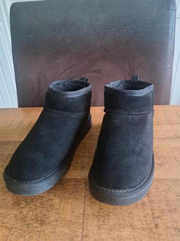 Zeer nette z.g.a.n. zwarte boots / schoenen maat 34. beschikbaar voor biedingen