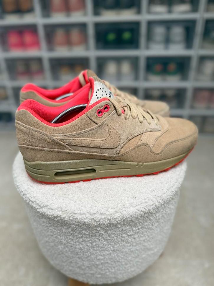 Nike Air Max 1 “Home Turf Milan”, Kleding | Heren, Schoenen, Zo goed als nieuw, Sneakers of Gympen, Overige kleuren, Ophalen of Verzenden