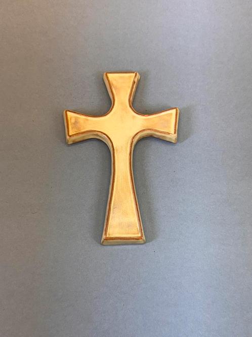 Kruis Jezus Keltisch aardewerk beige, Verzamelen, Religie, Zo goed als nieuw, Verzenden