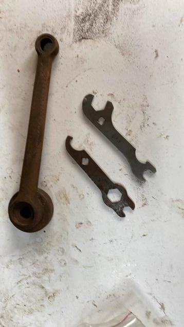 Troepen Fahrrad crank met gereedschapje beschikbaar voor biedingen