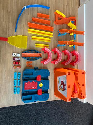 Hotwheels Build Boost Stunt Set + Auto's beschikbaar voor biedingen