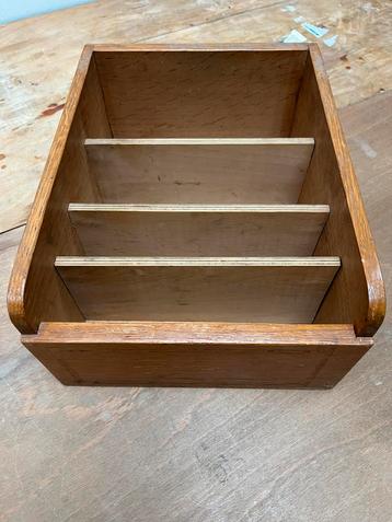 Houten Organizer voor bureau tbv documenten brievenstandaard beschikbaar voor biedingen