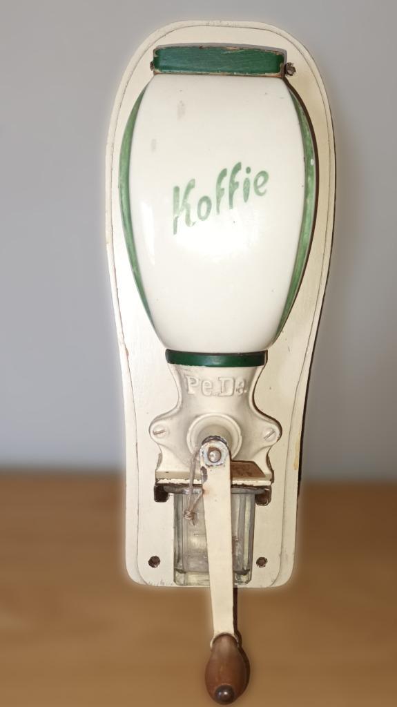 Oude handmatige koffiemolen PeDe, Antiek en Kunst, Curiosa en Brocante, Ophalen of Verzenden