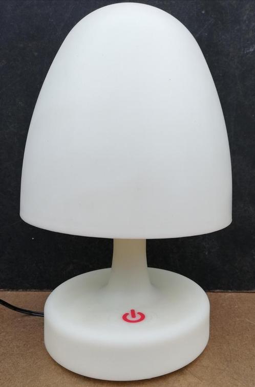 Tafellamp. Mushroom. Wit. LED. Kunststof. 27 cm., Huis en Inrichting, Lampen | Tafellampen, Zo goed als nieuw, Minder dan 50 cm
