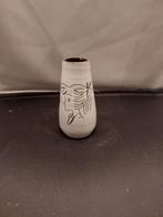 Vaasje met meisje en strik, Ophalen, Gebruikt, Wit, Aardewerk of Porselein