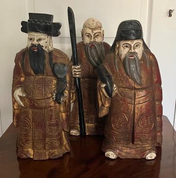 Drie oude houten handgestoken beelden China beschikbaar voor biedingen