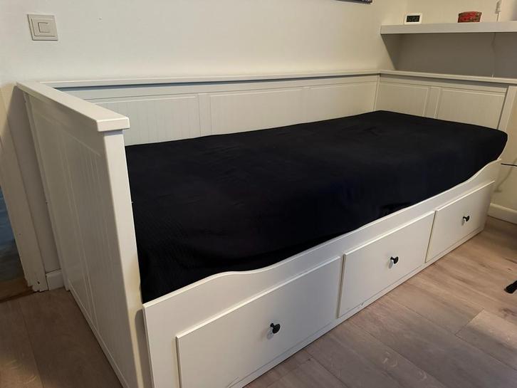 Ikea bed Hemnes, Huis en Inrichting, Slaapkamer | Bedden, Nieuw, Tweepersoons, 90 cm, 210 cm, Hout, Wit, Ophalen
