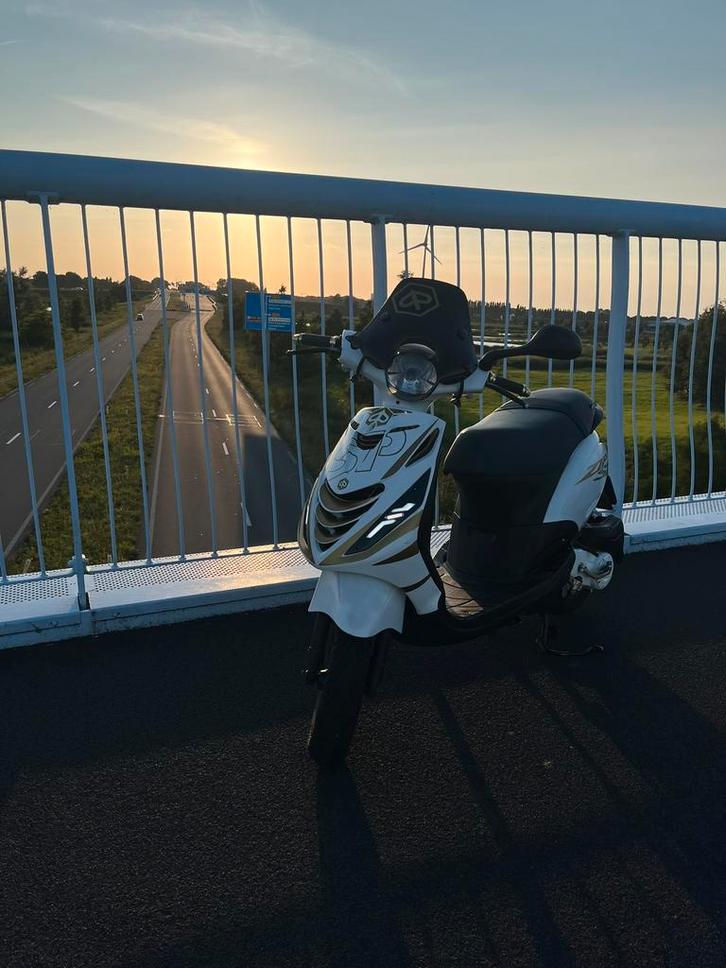 Zip 80cc, Fietsen en Brommers, Scooters | Piaggio, Zo goed als nieuw, Zip, Benzine, Ophalen of Verzenden