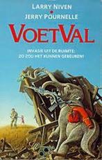 Larry Niven - Voetval, Boeken, Ophalen of Verzenden, Zo goed als nieuw