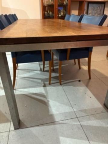 massief walnoten eettafel metalen onderstel beschikbaar voor biedingen