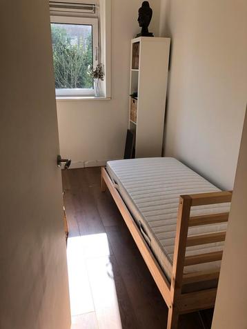 Houten frame eenpersoonsbed