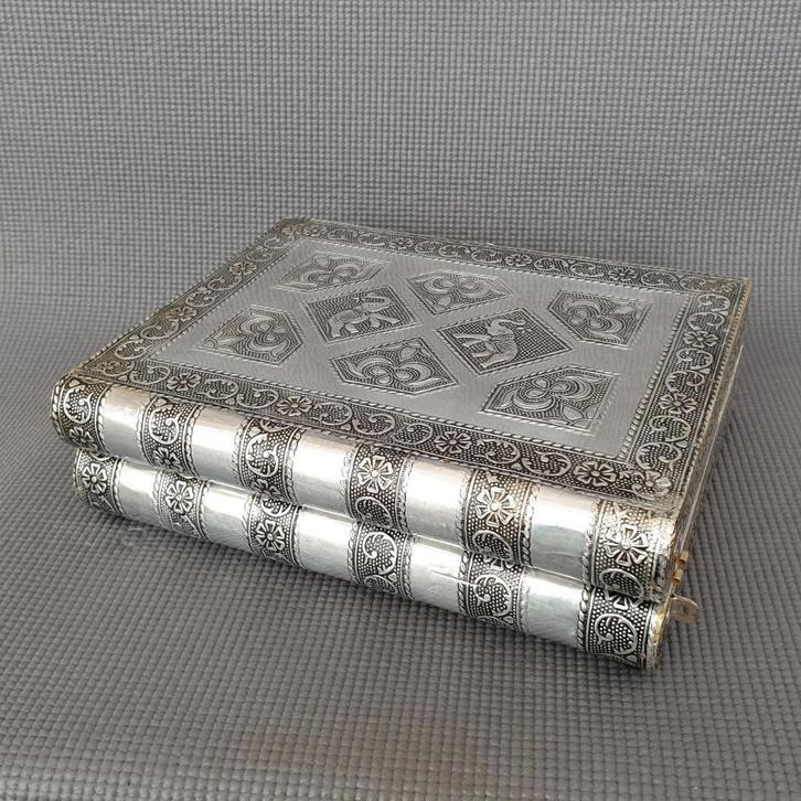 Vintage zilveren sieradendoosje met reliëf, fuchsiaroze, Antiek en Kunst, Curiosa en Brocante, Ophalen of Verzenden