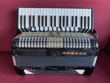 Duitse Hohner Verdi V accordeon . 120 bas . 4 korig .Musette