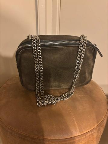 Mooie Tasje met Ketting beschikbaar voor biedingen