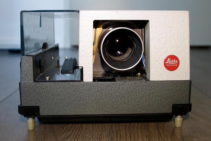 Te Koop: Leica Leitz Pradovit RC Diaprojector in koffer., Audio, Tv en Foto, Diaprojectors, Gebruikt, Ophalen