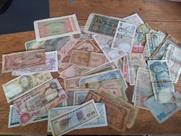 Stapeltje briefgeld beschikbaar voor biedingen