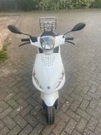 Piaggio zip 4 takt nieuwstaat!, Fietsen en Brommers, Ophalen, Zip, Zo goed als nieuw, Benzine