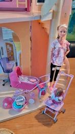 Barbie huis met toebehoren (zeer compleet), Ophalen of Verzenden, Zo goed als nieuw