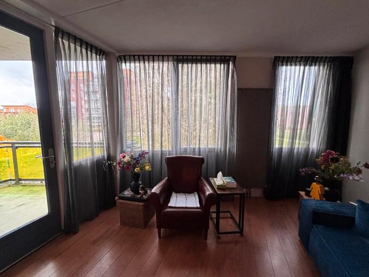 Prachtige zilver grijze inbetween gordijnen kamerhoog 260, Huis en Inrichting, Stoffering | Gordijnen en Lamellen, Zo goed als nieuw