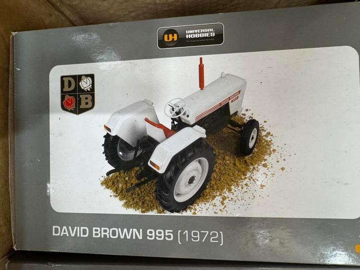 David Brown 995 Universal Hobbies (1972). Schaal 1:16., Hobby en Vrije tijd, Modelauto's | 1:32, Nieuw, Tractor of Landbouw, Universal Hobbies