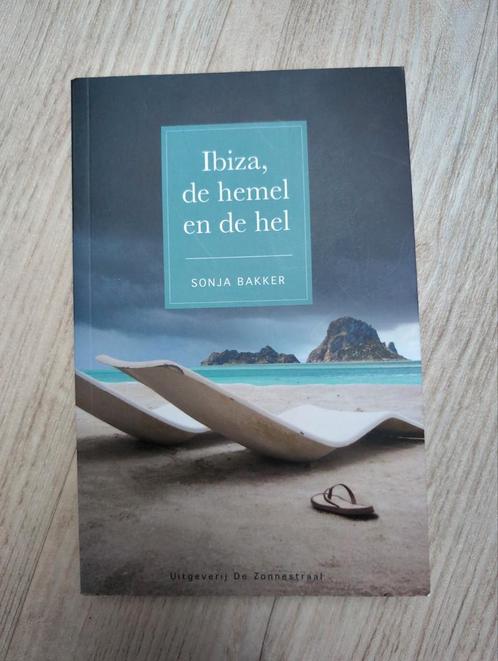 Sonja Bakker - Ibiza, de hemel en de hel, Boeken, Avontuur en Actie, Zo goed als nieuw, Ophalen of Verzenden