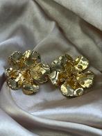 Oorbellen bloem goud kleur, Verzenden, Gebruikt, Goud