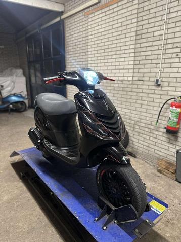 Zip 172cc brom beschikbaar voor biedingen