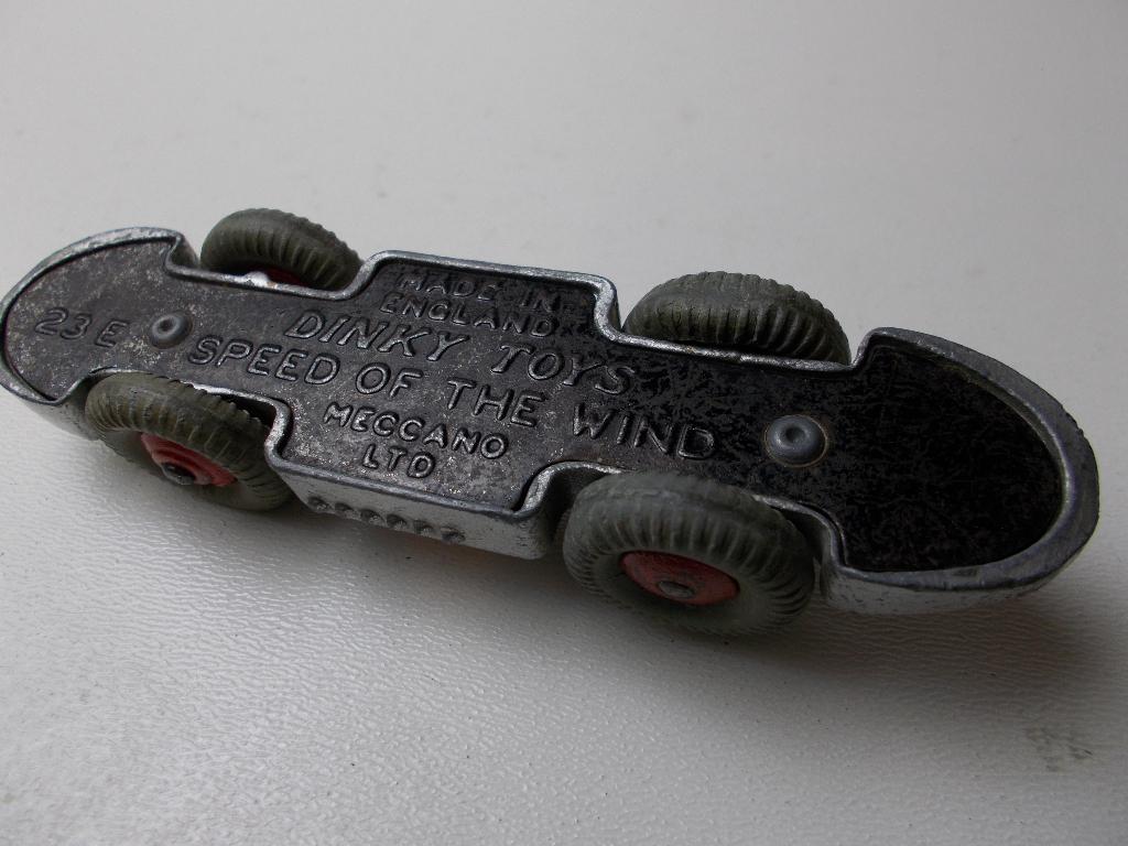 1936/46 Dinky Toys 23E SPEED OF THE WIND RACING CAR. (-R-), Ophalen of Verzenden, Gebruikt, Auto, Dinky Toys