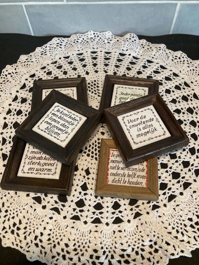 Miniatuur tegeltjes met spreuk (170426c), Ophalen of Verzenden
