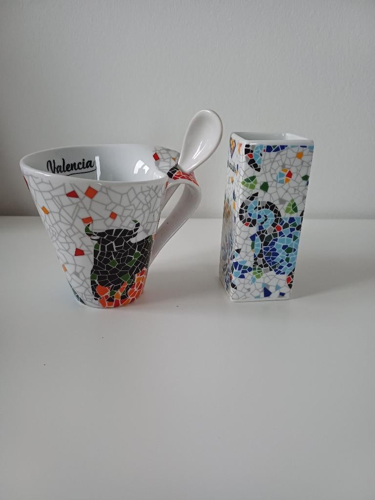 Gaudi mok van Valencia en Gaudi vaasje Andorra, Antiek en Kunst, Kunst | Designobjecten, Ophalen of Verzenden