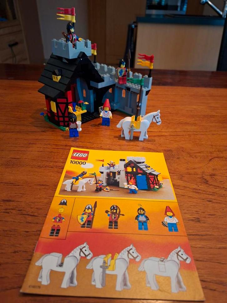 LEGO 10000 CASTLE LION GUARDED IN KNIGHTS LEGENDS, Kinderen en Baby's, Speelgoed | Duplo en Lego, Zo goed als nieuw, Lego, Complete set