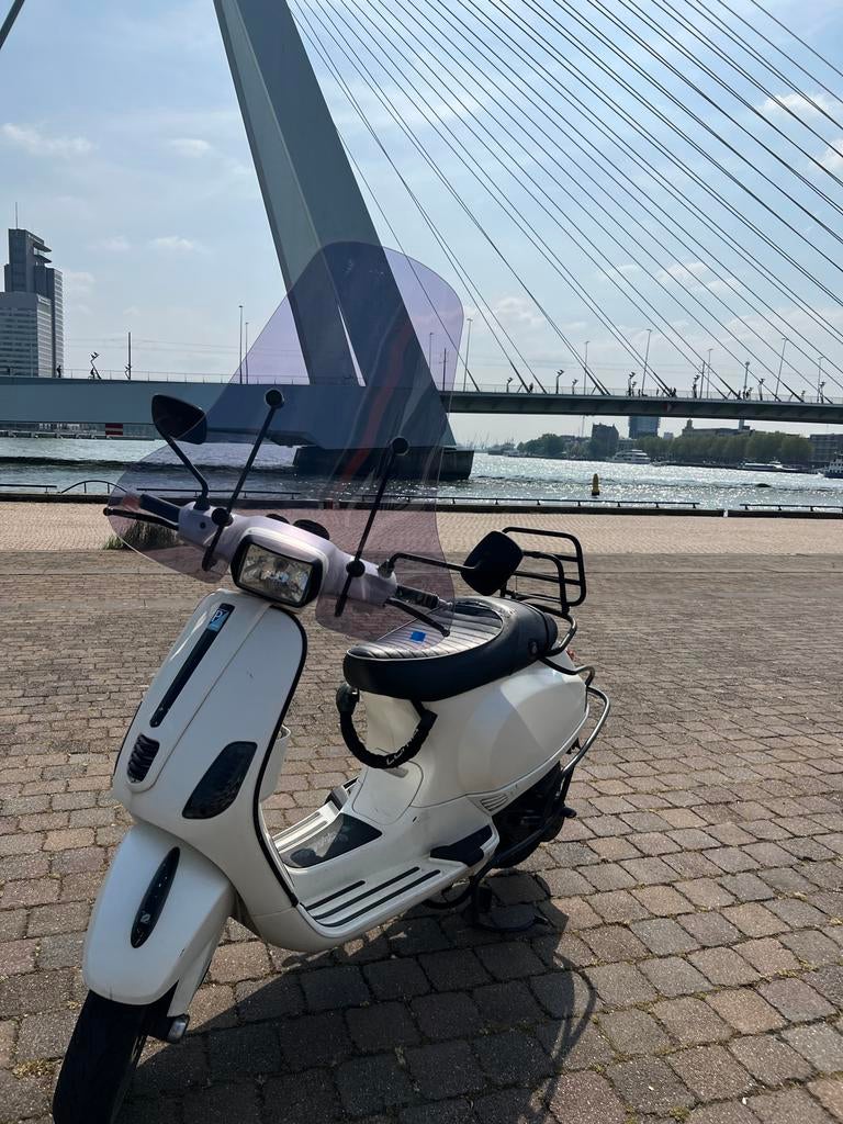 Witte Vespa te koop, Fietsen en Brommers, Scooters | Vespa, Ophalen, Gebruikt, Benzine, Vespa LX