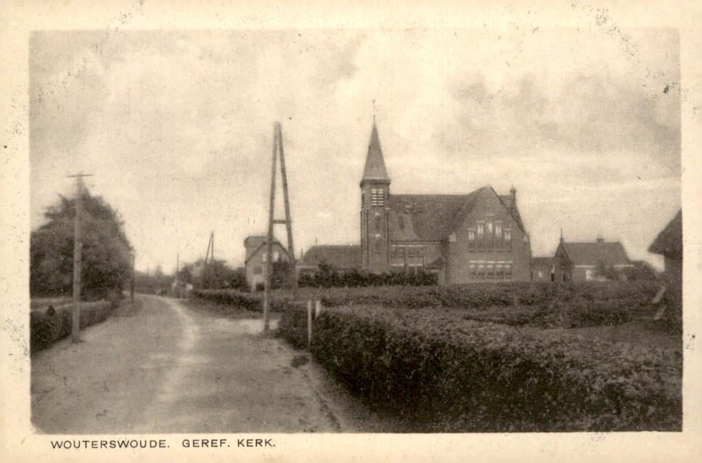 Wouterswoude Dorpsgezicht met Gereformeerde Kerk # 997, Verzenden, 1920 tot 1940, Ongelopen, Friesland