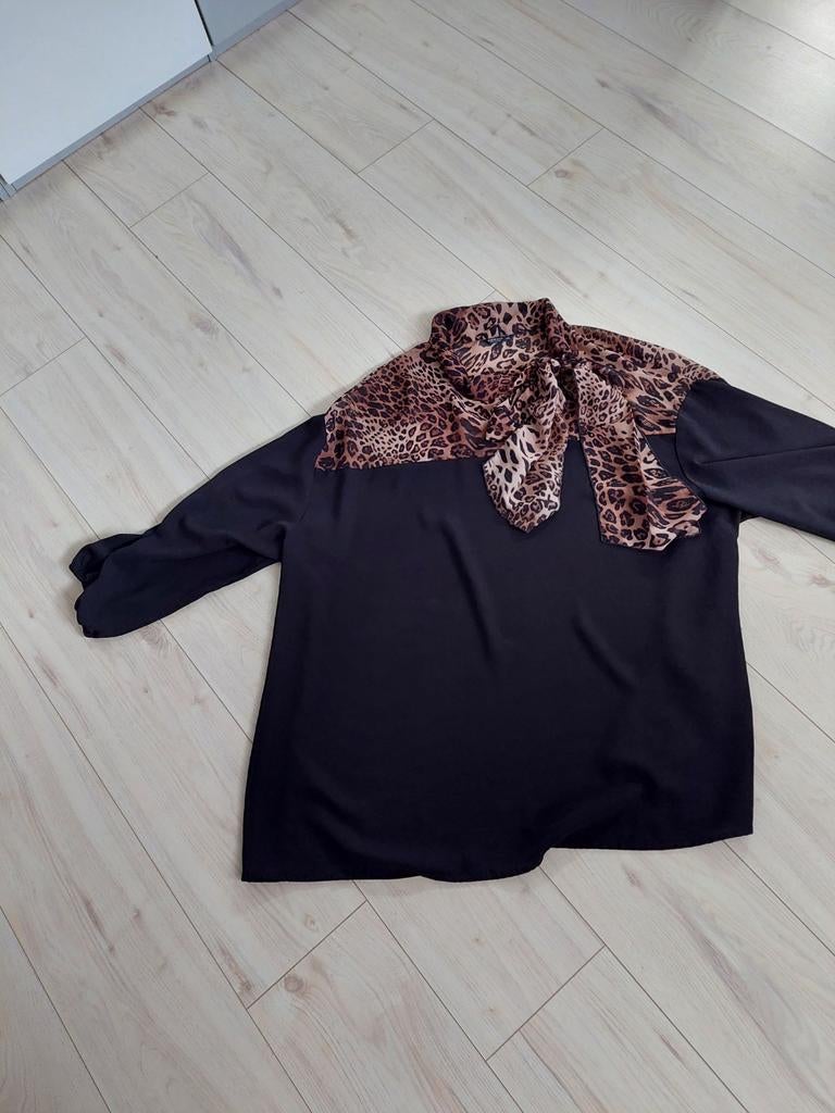 Zwarte blouse met luipaardprint sjaalkraag - Shein Curvy, SHEIN CURVY, Ophalen of Verzenden, Zo goed als nieuw, Zwart