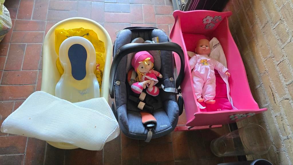 Poppen baby spullen maxicosi, Ophalen