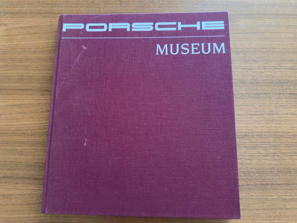 Origineel Porsche Museum Boek duits, Boeken, Auto's | Boeken, Ophalen of Verzenden, Gelezen, Porsche