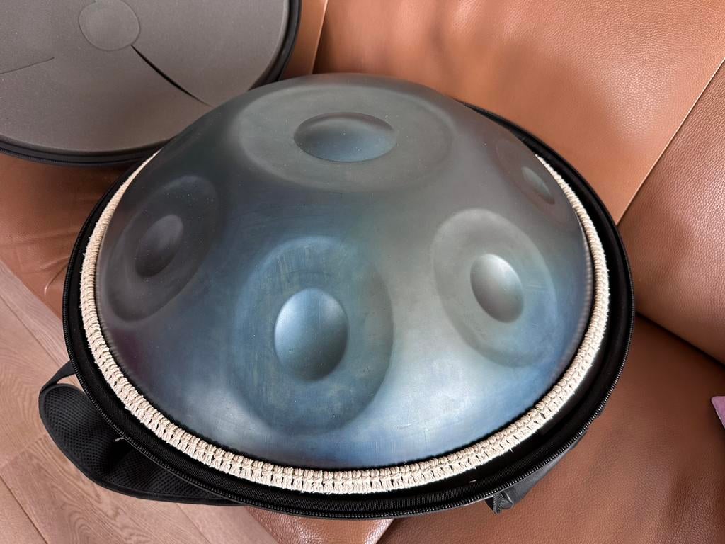 Convex Handpan – C# Amara – hardcase & stand, Muziek en Instrumenten, Percussie, Ophalen, Zo goed als nieuw, Melodische percussie