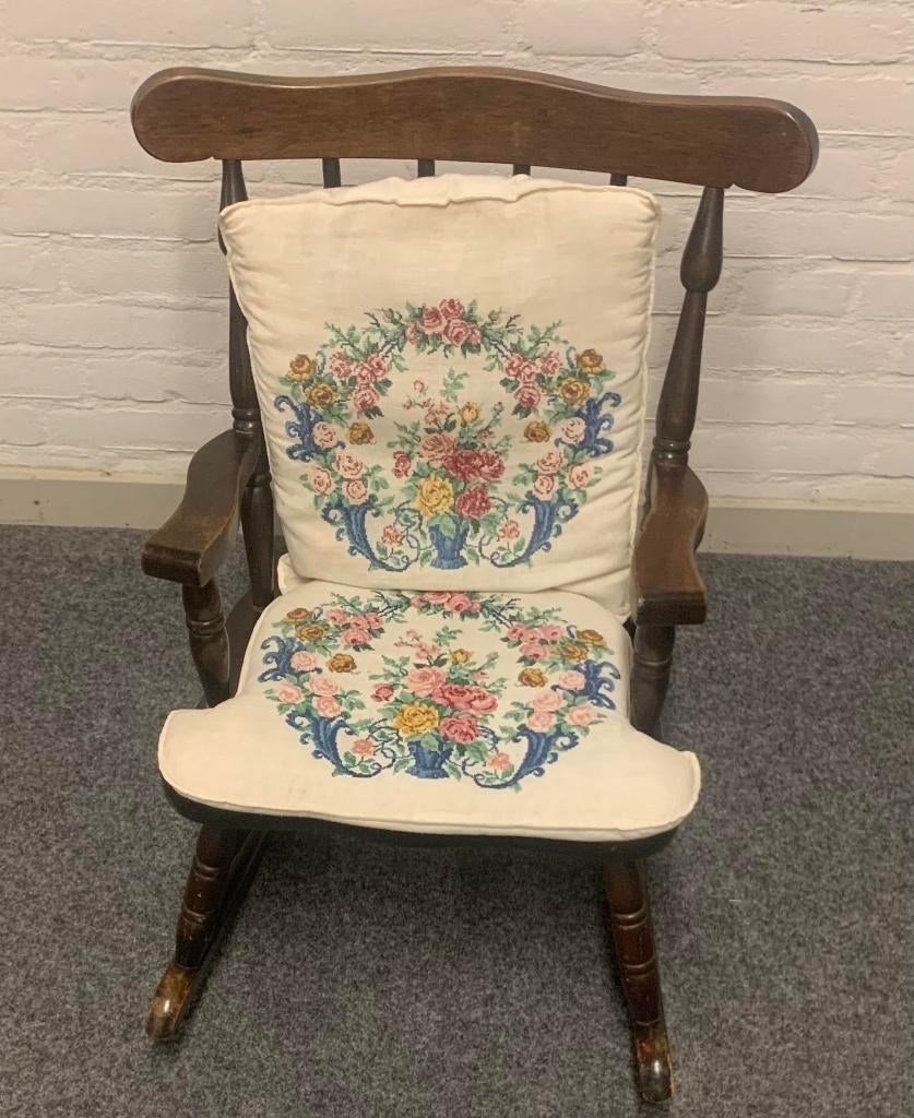 Schommel kinderstoeltje met antieke bekleding, Ophalen, Gebruikt, Overige typen