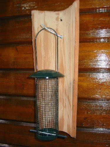 Leuke ijzeren vogel voederbak op Italiaanse dakpan., Ophalen of Verzenden, Nieuw