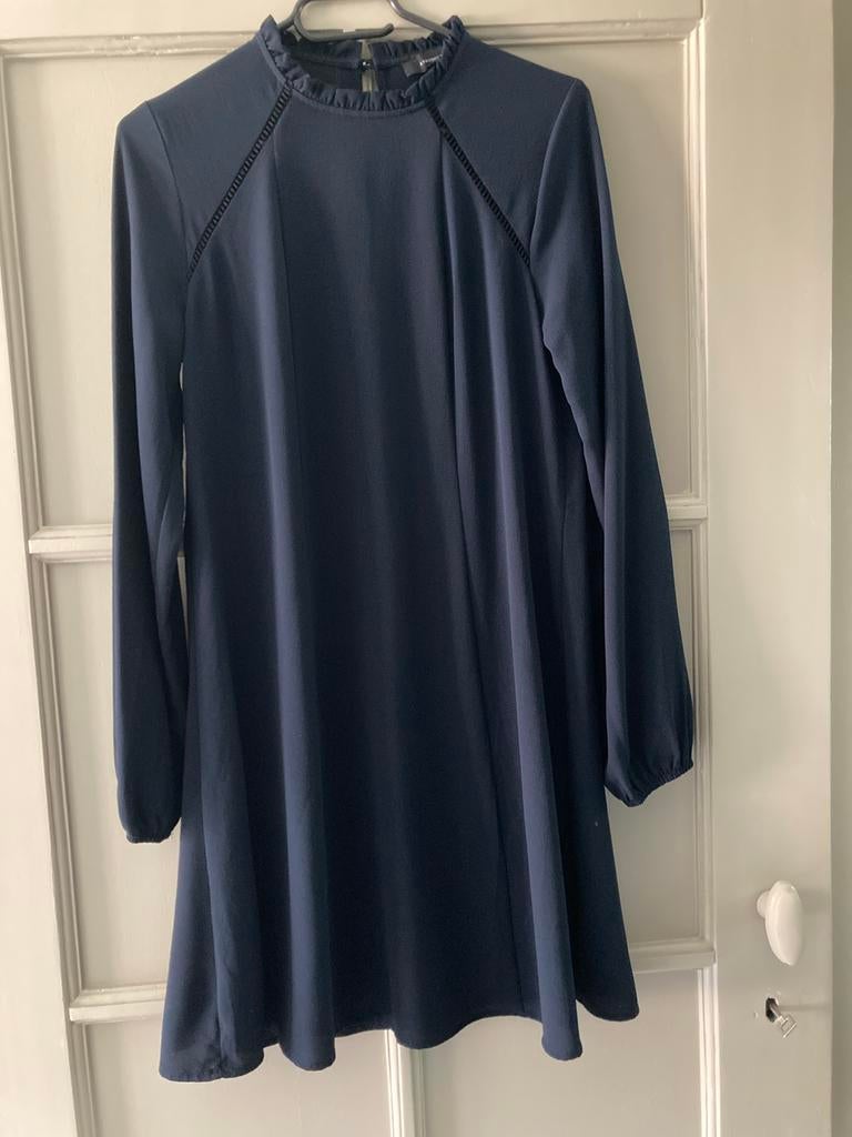 Donkerblauwe luchtige jurk Atmosphere, maat M, Maat 38/40 (M), Blauw, Ophalen of Verzenden, Zo goed als nieuw