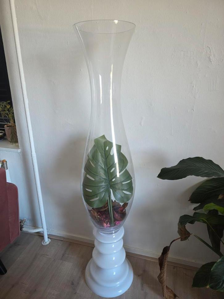 2 Grote glazen vaas met witte voet, Huis en Inrichting, Woonaccessoires | Vazen, Ophalen