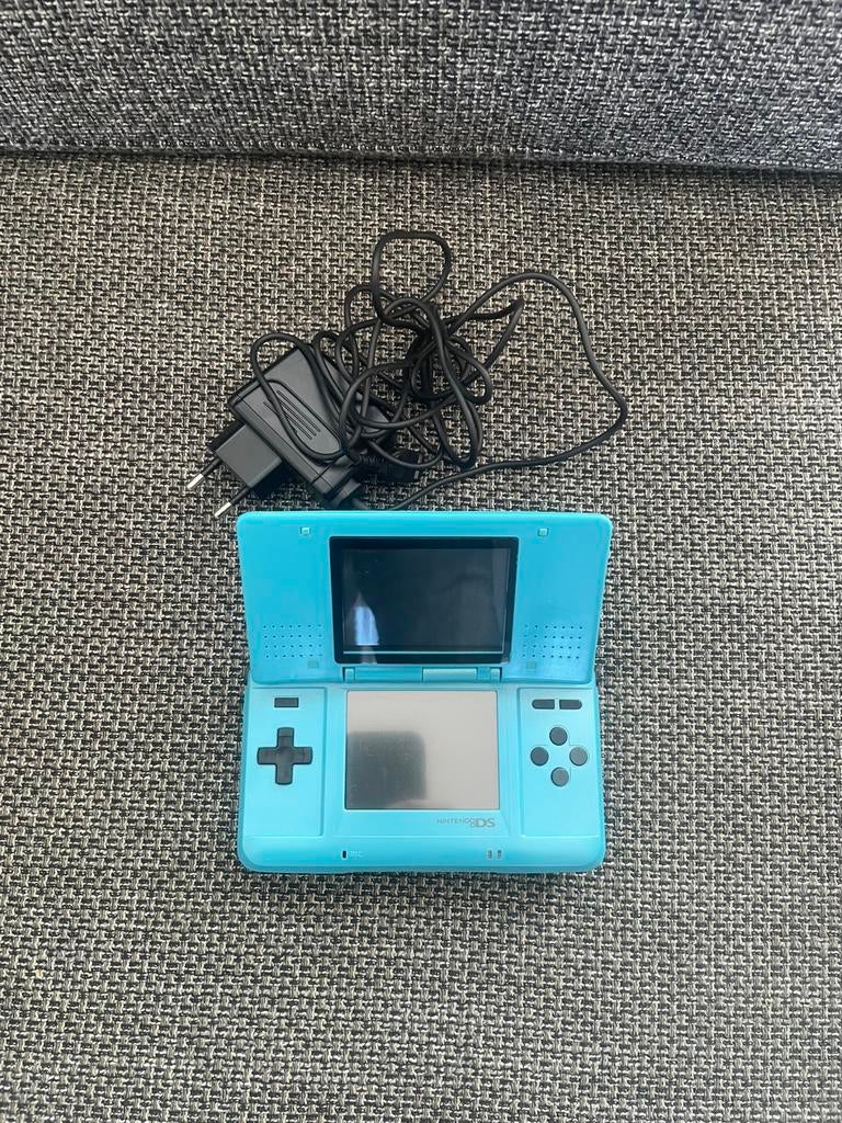 Nintendo ds met 30 spellen, Spelcomputers en Games, Spelcomputers | Nintendo DS, Ophalen of Verzenden, Zo goed als nieuw, DS Lite