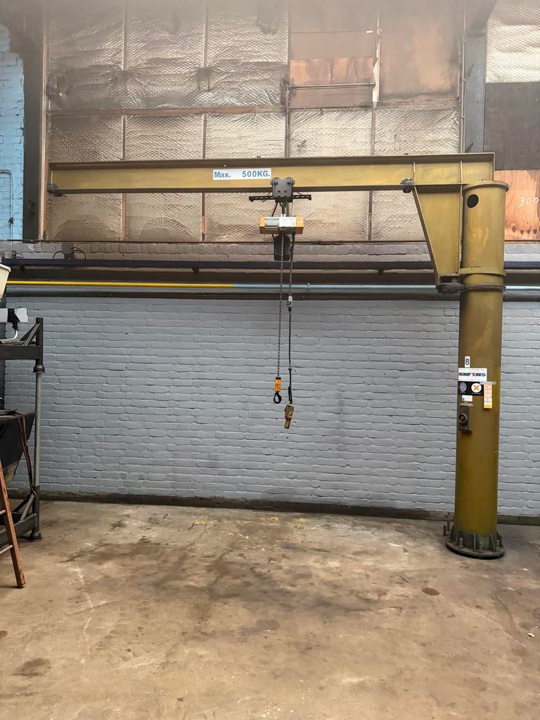 Zwenkkraan met 500KG hefvermogen, Ophalen, Gebruikt