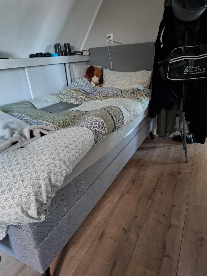 Zeer mooie complete slaapkamer, Huis en Inrichting, Slaapkamer | Bedden, Zo goed als nieuw, Eenpersoons, 90 cm, 200 cm, Stof, Grijs