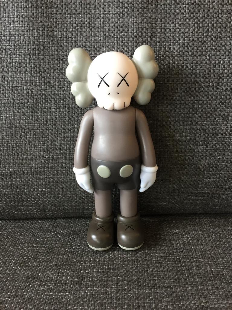 Kaws figuur 20 cm grijs medicom toy poppetje speelgoed, Ophalen of Verzenden, Nieuw